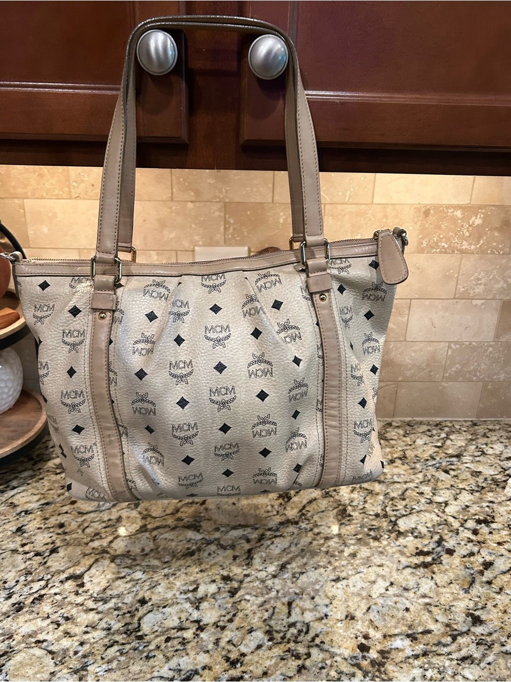 MCM All-Leather Visetos Tote – Beige Monogram - Picture 5 of 8